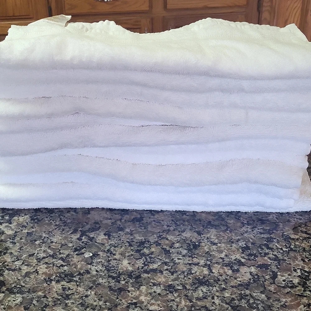 Lot of 12 hand towels preowned 100% cotton excellent condition white